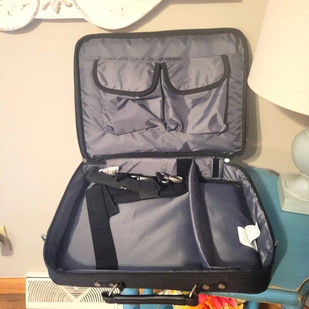 Kensington SP30 Carrying Case(Sleeve) for 15.6
